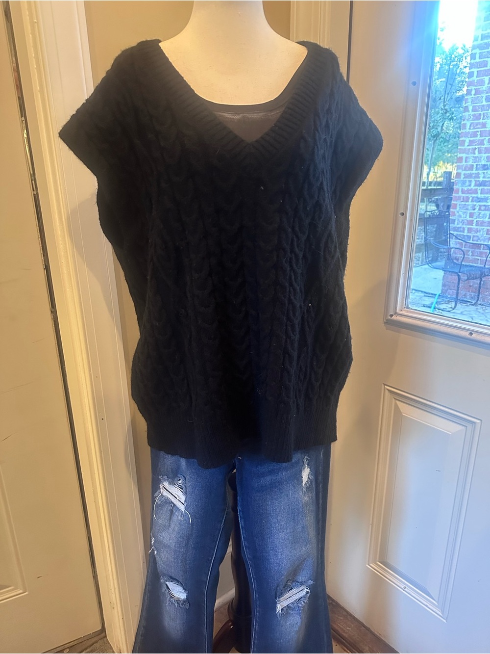 entro Women's Cable-Knit V-Neck Sweater Vest - Black